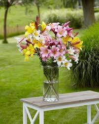 It often will wilt in a wedding bouquet if not given a water source/pick, especially if it's a bouquet for an outdoor wedding in high temperatures. Long Lasting Cut Flowers Hgtv