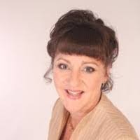 Iris Buckley's Instagram, Twitter & Facebook