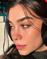 Mary Willett's Instagram, Twitter & Facebook