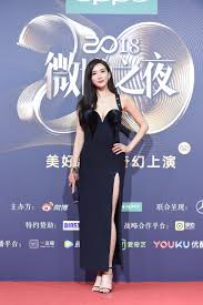 林志玲黑色高开叉长裙亮相微博之夜红毯秀修长美腿- 中国日报网