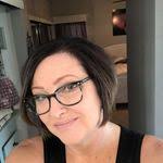 Jana Crump's Instagram, Twitter & Facebook