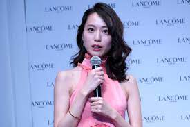 ドレス姿が美しすぎ！ 戸田恵梨香の「美しさの秘訣」って？-sirabee20180226todaerika7