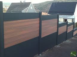 Sichtschutz Wpc Alu Ueberberg 021 Alu Sichtschutz Ueberberg Wpc Modern Backyard Backyard Walkway Fence Design