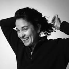 Lesley Simpson's Instagram, Twitter & Facebook