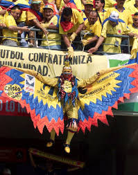 Horarios y tv del fútbol colombiano, liga argentina, liga española y más. World Cup 2018 Crazy Colombian Fans Led By Legendary Birdman Who Quit His Law Degree To Be Team Mascot At Italia 90