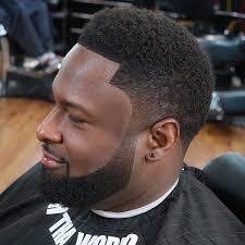 Petit Afro Degrade Aux Tempes Contours Coupe De Cheveux Homme Mens Hairstyles Easy Mens Hairstyles Curly Hair Styles