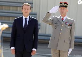 François lecointre, né le 6 février 1962 à cherbourg, est un militaire français. Le President De La Republique Emmanuel Macron Et Le Nouveau Chef D Etat Major Des Armees Le General Francois Lecointre En Visite A La Base Aerienne 125 D Istre Purepeople