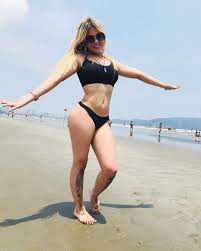 We would like to show you a description here but the site won't allow us. Gravando E Aproveitando Pra Curti A Praia Biquini Mc Melody Fotos Da Larissa Manoela