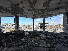 Palestinians in Gaza return to find ...