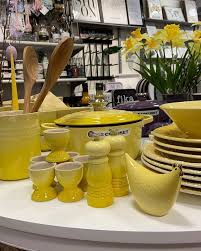 Nya Lackra Farger Pa Produkter Fran Le Creuset Grytor Kryddkvarnar Redskapskrus Valkomna In Och Lat Er Inspireras I Le Creuset Kryddkvarnar Produkter
