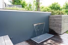 Wasserfall Im Garten Einbauen Planung Und Umsetzung Edelstahl Resopal Gfk Becken Led Moderne Gartengesta Wasserfall Garten Wasserfall Gartengestaltung