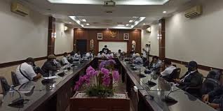 Maybe you would like to learn more about one of these? Demo Dprd Guru Honorer Di Jember Tuntut Mutasi Penugasan Bupati Faida Disetop Merdeka Com