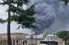 Massive fire sends huge clouds of smoke into sky over leamington spa as firefighters rush to tackle the blaze. Ixjm9laluzxplm