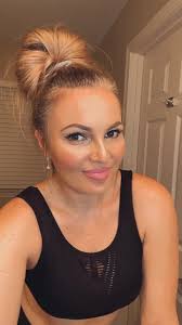 I was pretty impressed with my quick make up look last night before my  live. It took me not more then 10 mins- what do you think? Did you watch my  video?