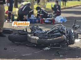 Motociclista está sendo reanimado após grave acidente em Maringá