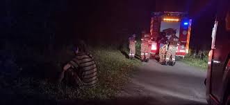 Check spelling or type a new query. Bapa Terduduk Dua Anak Hanyut Bersama Kereta Selepas Air Sungai Tiba2 Deras