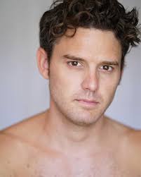 forgot clothes… 📷: @michaelatakesapicture 💇‍♂️: @iamstuke