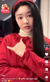 Con gái Quyền Linh có 'đôi tay biết nói'