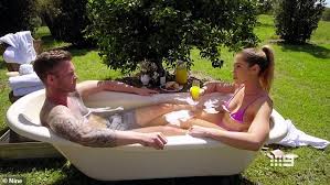 Rebecca 'beck' zemek and new husband jake edwards embarked on their honeymoon on tuesday's episode of married at first sight. Married At First Sight S Rebecca Zemek Strips Down To A Bikini For A Bath With Jake Edwards News Parrots