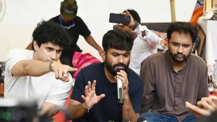 cockroach janata party Abhijeet dipke Saurav das FIR Ashutosh ranka rajasthan school thik karo abhiyan row | Jansatta