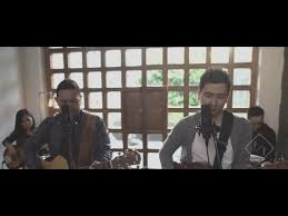 Kurasakan kuasa yang tak terbatas. Lagu Rohani Kemenangan Terjadi Di Sini Chord Gitar