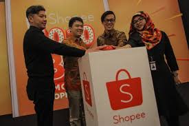 Mengapa alamat tidak sah di shopee muncul dan kenapa alamat rumah saya benar tapi alamat dianggap tidak sah di shopee? Call Center Shopee Cara Komplain Terbaik Saat Jual Beli E Commerce Katadata Co Id