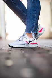 Nike Wmns Odyssey React 2 Flyknit Prm Air Max 90 Sneaker Nike