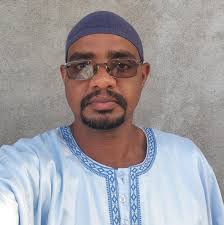 الوزير الولائي الحالي و المناضل السابق صاحب العبارة الشهيرة "نلبس طرحة و  نقعد في بيوتنا" يشارك بفاعلية في كل موائد الكيزان..