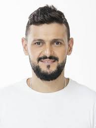 وفاجأ رامز جلال الجمهور بالكشف عن اللوك الذي سيظهر به في البرنامج بموسم رمضان، وظهر بشعر باللون الأحمر، وهو ما كشفت عنه. Ramez Galal Actor Filmography Photos Video