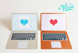 Die karte ist einfach zu basteln nur der schriftzug könnte schwierigkeiten bereiten. Diy Apple Karte Zum Valentinstag Basteln Free Printable Diy Blog