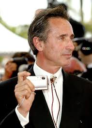 Tf1 lance une nouvelle émission de sosies avec de vraies stars. Thierry Lhermitte Evoque Ses Relations Avec Ses Petits Enfants Je Ne Suis Pas Un Papy Gateau