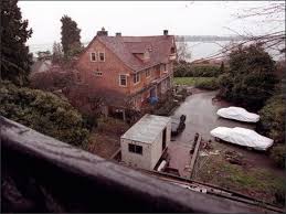 Fire Strikes Kurt Cobain S Former House In Seattle In 2020 House Kurt Cobain House Sims House