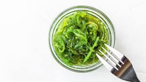 Kesatuan antara bentuk tubuh yang menyerupai akar, daun dan batangnya dinamakan thallus.secara umum thallus tersusun atas beberapa bagian, yang terbawah dinamakan holdfast.bagian ini menyerupai akar sebagai tempat melekat pada substrat. 6 Jenis Rumput Laut Yang Bisa Dimakan Dan Sehat
