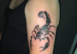 Růže velmi atraktivně ozdobí část dámského těla. Ukazky Tetovani Tatto Praha Dv