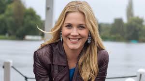 She is an actress, known for dr. Alina Merkau Hat Den Baby Freundlichsten Job Der Welt B Z Berlin