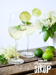Do It Yourself Holunderbluten Cocktail Holunderblutensirup Selber Machen Holunderblutensirup Selber Machen Hugo Cocktail Hugo Rezept