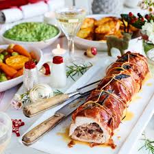These christmas dinner ideas including appetizers, main dishes, sides, salads, drinks and desserts are sure to help! Easy Christmas Dinner For Beginners With All The Xmas Trimmings