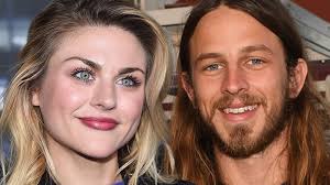 Kurt Cobain's Daughter, Frances Bean Cobain, Marries Tony Hawk's Son, Riley  Hawk : r/Xennials