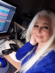 Kitty Terry (@kittyterry)