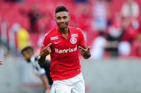 Jeune promesse issue de la formation des dragons, vitinha a connu un début d'année fulgurant. Internacional Recusa Convocacao De Vitinho Para Jogos Da Selecao Olimpica 21 03 2016 Uol Olimpiadas