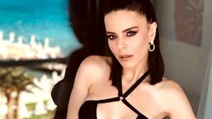 Simge sağın kimdir, hayatı ve biyografisi. Turkish Singer Was On The News With Her Hot Photos Gmspors