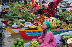 Pasar terapung kedua yang ada di negeri cik siti wan kembang ialah di pengkalan datu, sering, pengkalan chepa yang juga. Kenangan Mengunjungi Pasar Terapung Dan Kota Intan Banjarmasin Portal Berita Online Dompu