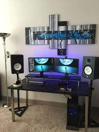 Filter down by room colors, number of monitors, and more to find your perfect studio. Minimal Desks Simple Workspaces Interior Design Home Studio Setup Home Recording Studio Setup Recording Studio Setup