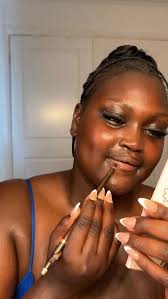 It's my birthday! 🎂🍾🎉 📸: @http.christodia @amoakodesigns Cake:  @sugarboybakery