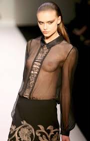 今はポロリ期？ミランダ・カー、レッドカーペットで胸露出のハプニング | ガールズちゃんねる - Girls Channel -