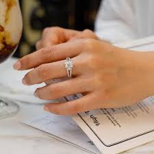 round engagement rings