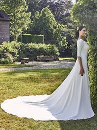 Maybe you would like to learn more about one of these? Extravagantes Schlichtes Brautkleid Mit Langer Schleppe Braut Brautkleid Schlicht Brautkleid