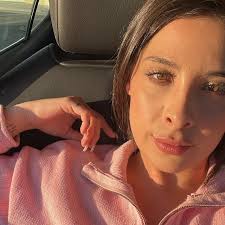 يقال أن تايلور سويفت أرسلت كاني ويست للتوقف والكف بعد تصرخه X متهمها بالنوم  مع جاستن بيبر وهاري ستايلز.