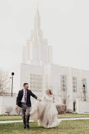 Haizer Jensen Idaho Falls Temple And Pine Tree Formals Lds Temples Wedding Temple Wedding Pictures Idaho Falls Temple