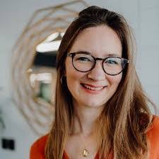 Emily Lomax's Instagram, Twitter & Facebook